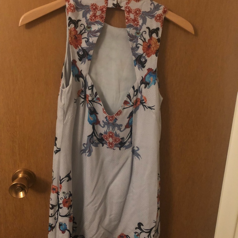 Écote Pattern Dress - Picture 2 of 3